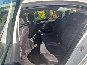 Volkswagen Passat 2.0 TDI Elegance DSG - 9