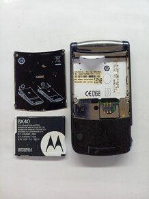 Motorola RAZR2 V8 Blue + Gold - RAZR V3 E4 Dotyková - 9