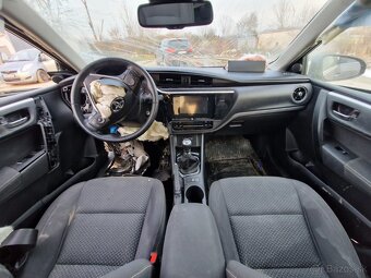 Rozpredám na náhradné diely Toyota Corolla 2016 - 9