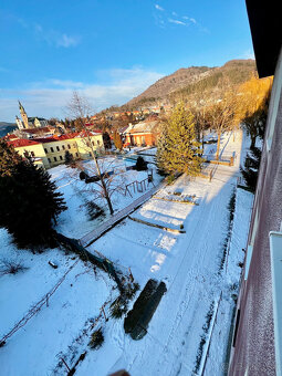 Veľký 2 izbový byt v hostorickom centre mesta Kremnica s výh - 9