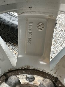 Predám zimnú sadu VW 5x112 R15 zimné pneu 195/65 R15 - 9