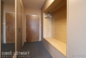 Luxusný 2 izbový byt s balkónom, vlastným kúrením a parkovan - 9