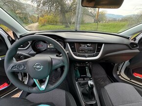 Opel Grandland X 1.2 TURBO - REZERVOVANÉ - 9