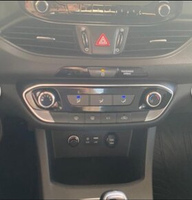 Hyundai i30  1.6Diesel - 9