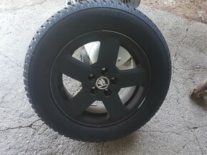 Original Skoda disky 15 x 6J ET 38 s novymi zimnymi pneu - 9