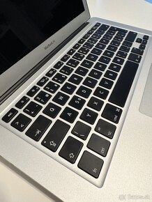 APPLE Macbook AIR (2017) A1466 - 9