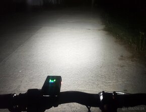 Super LED svetlo na bicykel 1000LM, 6 režimov, USB nabíjanie - 9