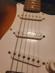 Fender SQUIER STRAT r.v. 2001 - 9