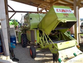 Claas compact 30 s drvičom slamy - 9