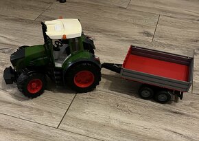 Bruder Fendt traktor + vlečka - 9