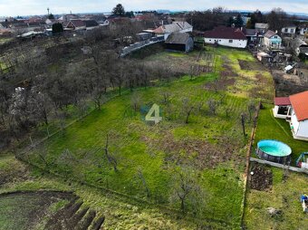 Rodinný dom s veľkým pozemkom 3.933m2 - bývanie alebo invest - 9