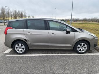 PEUGEOT 5008 1,6 L 84kW - 9