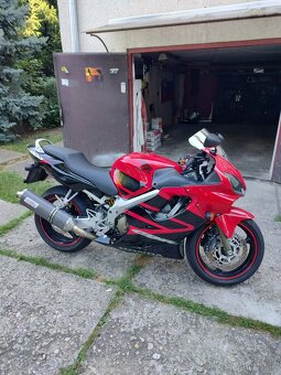 Honda CBR 600f4i - 9