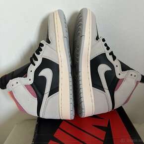 Jordan 1 High Neutral Grey Hyper Crimson 39 - 9