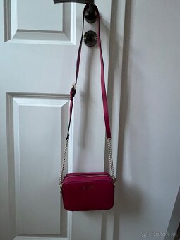 Guess malinová crossbody - 9