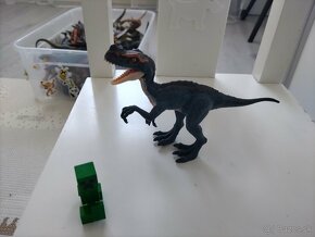 Dinosaury Jurský svet a Kriedovy kemp - 9