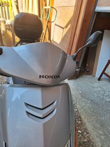 Skuter HONDA SCV 100 - 9