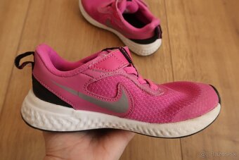 Dievčenské tenisky NIKE č. 29,5 (VL 18,8 cm) - 9