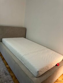Kvalitná čalúnená posteľ + prémiový matrac - 9