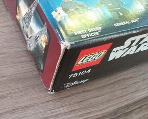 Lego Star Wars 75104- Kylo Ren's Command Shuttle - 9