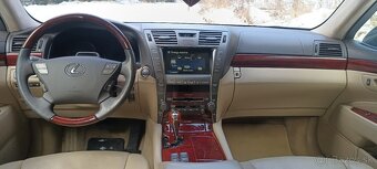 Lexus LS600h 4x4 - 9