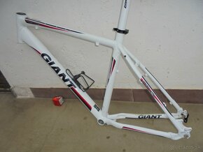 RÁM GIANT REVEL 26 er. Veľkosť 21" - 9