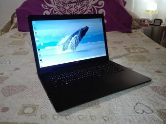 Dell. Intel i5. 17,3 HD+. 256 GB SSD.8GB. nVidia 2+4GB. - 9