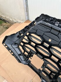 audi rsq8 rs q8 maska cerna mrizka grill - 9