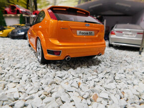 model auta Ford Focus ST Mk2  Otto mobile 1:18 - 9