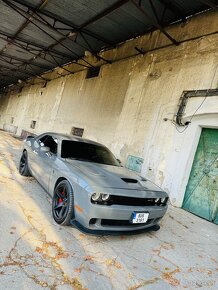 Dodge Challenger 6.2 Hemi SRT Hellcat 717HP - 9