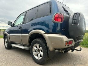 Nissan Terrano  2.7 tdi  92KW  M5 - 9