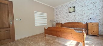 8- IZBOVÁ RODINNÁ VILA, WELLNESS, DVOJGARÁŽ, vínna pivnica - 9