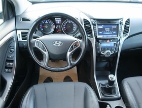 Hyundai i30 CW 2015 CRDi 110k, vyhrievané sedačky, PANORAMA - 9