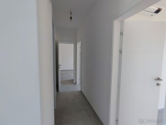 Trojizbový byt s terasou, 108 m², výhľad na more, 100 m od m - 9