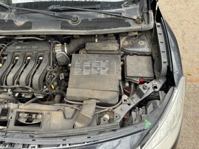 RENAULT FLUENCE 1,6 16V 81 KW,ROK 11/2010,NAJ 178 TKM,KLIMA - 9