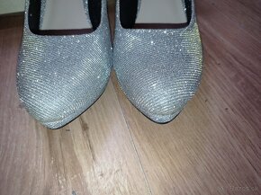 Topánky na opätku strieborno-zlata farba - 9