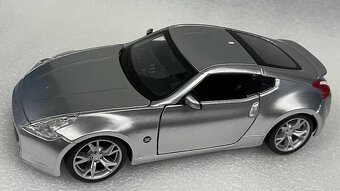 Nissan 370z 1:24 Maisto - 9