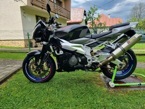 Aprilia RSV 1000 Tuono - 9