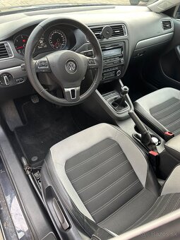 Volkswagen Jetta 2.0TDI Highline - 9