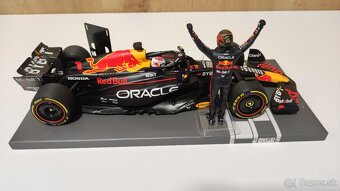 Max Verstappen 1:18 + Figurka + podpis karta - 9