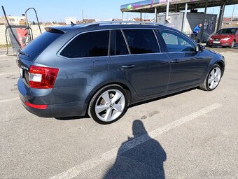 Škoda Octavia Combi 2.0 DSG - 9