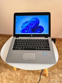 Notebook 12,5" HP.Intel i5-6200U 2x2,30GHz.4gb ram.180gb SSD - 9