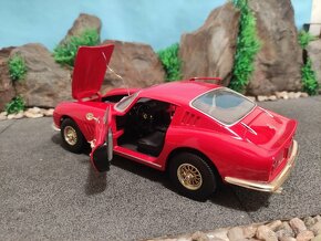 prodám model 1:18 ferrari 275GTB - 9