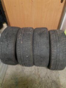 predám zimné pneu 215/55R17 NOKIAN - 9