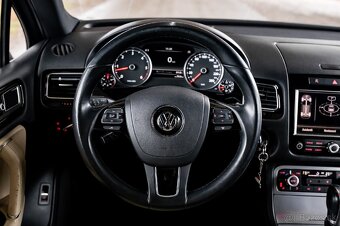 VW TOUAREG R-LINE 3.0TDI - 9