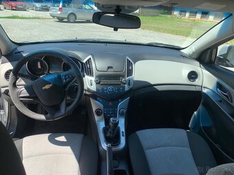 Chevrolet Cruze Combi 1.6 benzín 86kw - 9