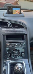 Peugeot 5008 7miesne navi panorama - 9