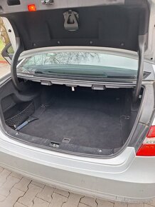 Mercedes E 220 cdi manuál pekné spoľahlivé auto - 9