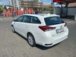 Predám Toyota Auris Tourer Šport 1.4D4D - 9