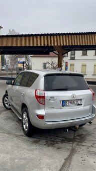 Predám toyotu rav 4 2011 - 9